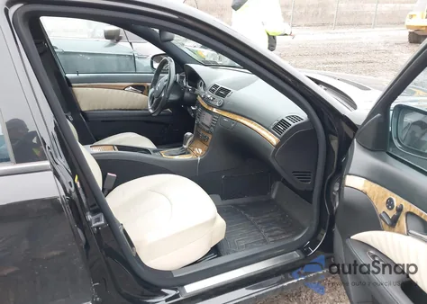 2008 Mercedes-Benz E 550 z USA, uszkodzony, nr VIN WDBUF72XX8B228346